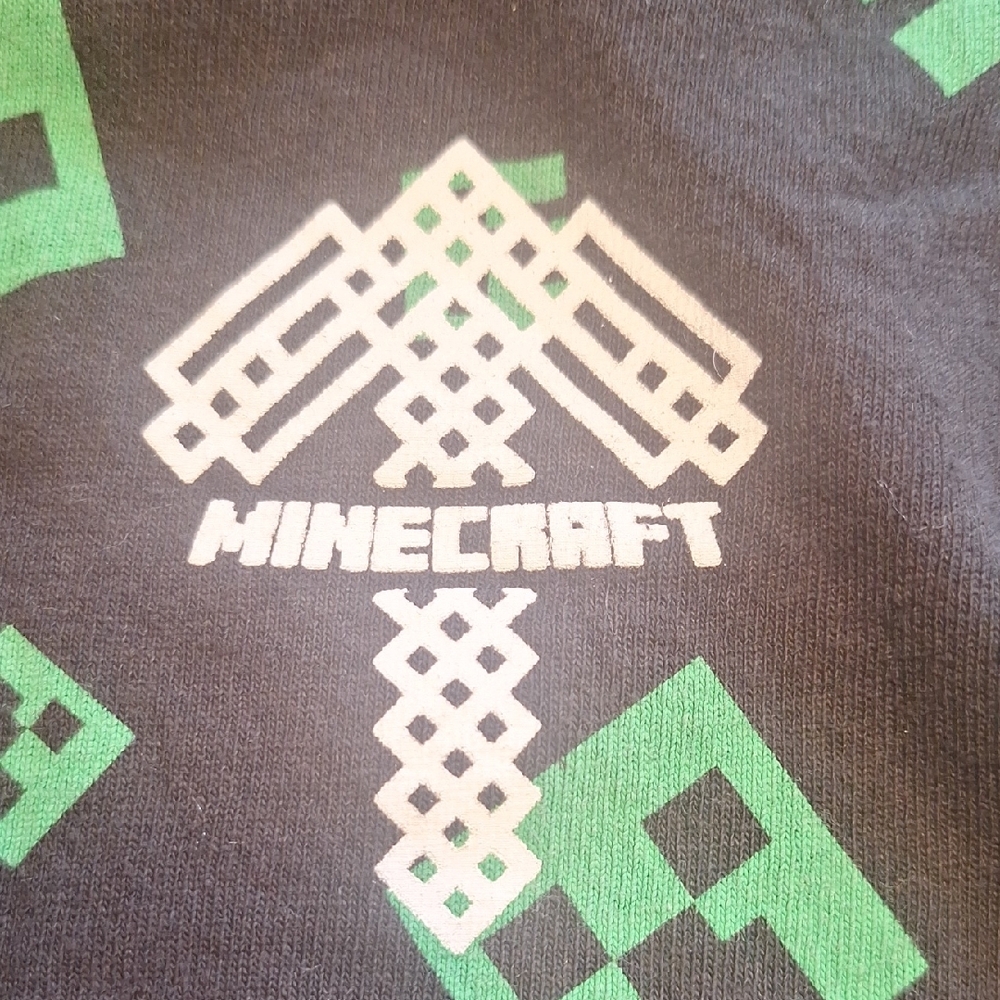 Black and Green Pixel Graphic Short Sleeve Tee Size L - Picture 4 of 4